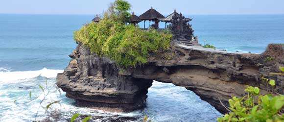 10 Gambar Pantai Tanah Lot  Bali Mitos Ular Suci Tiket 