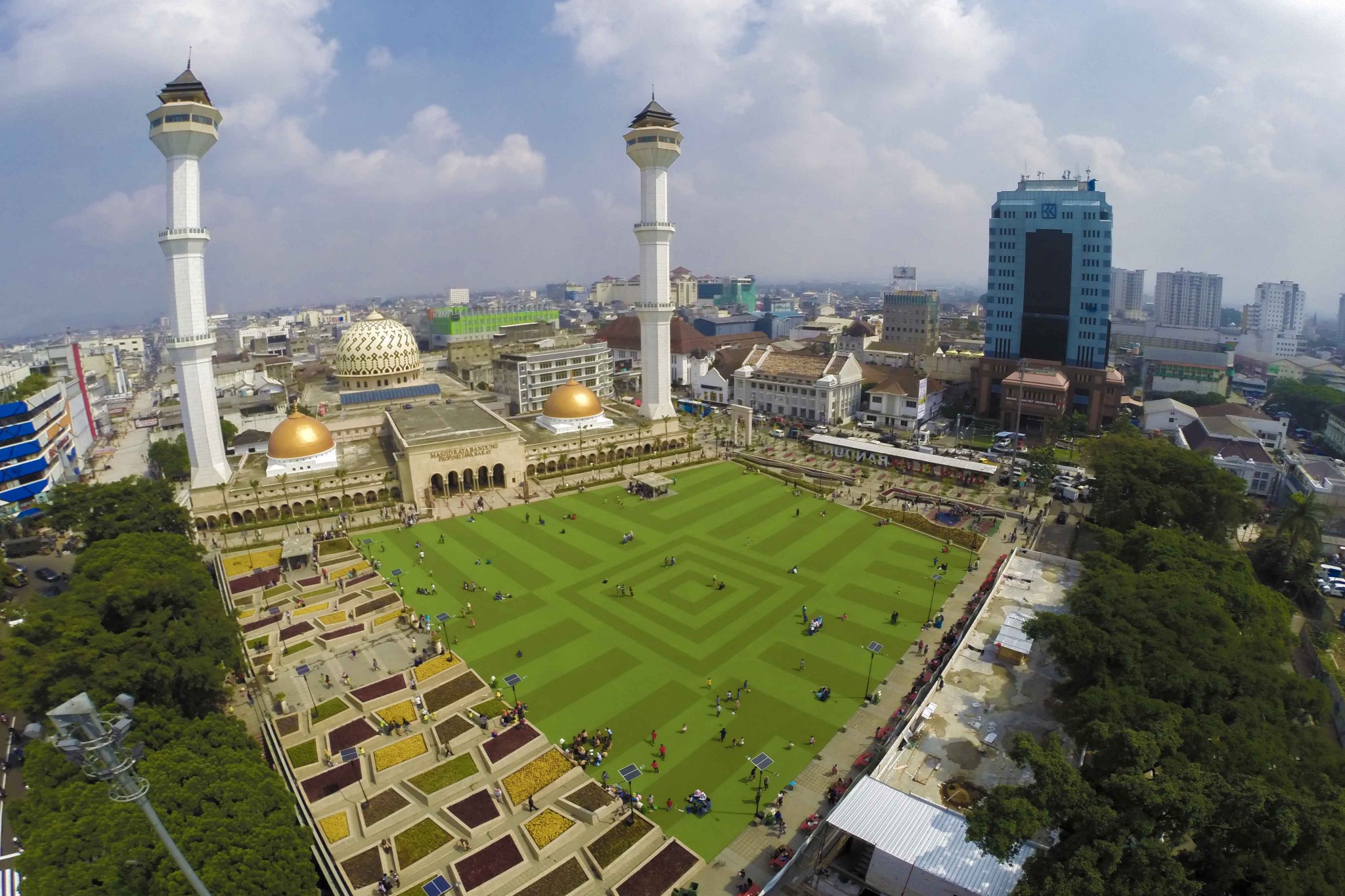 10 Gambar Masjid Raya Bandung, Jadwal Pengajian + Hotel 